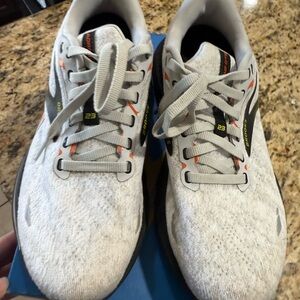 Brooks Adrenaline GTS 23 in Black and Red